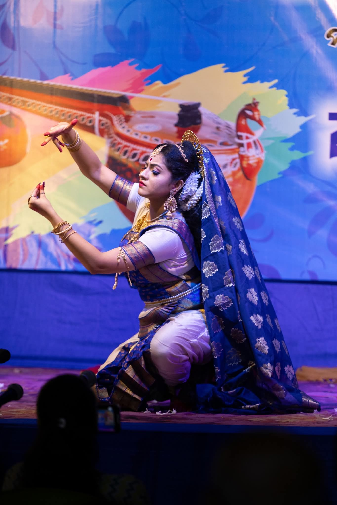 Semi-classical performance in blue saree