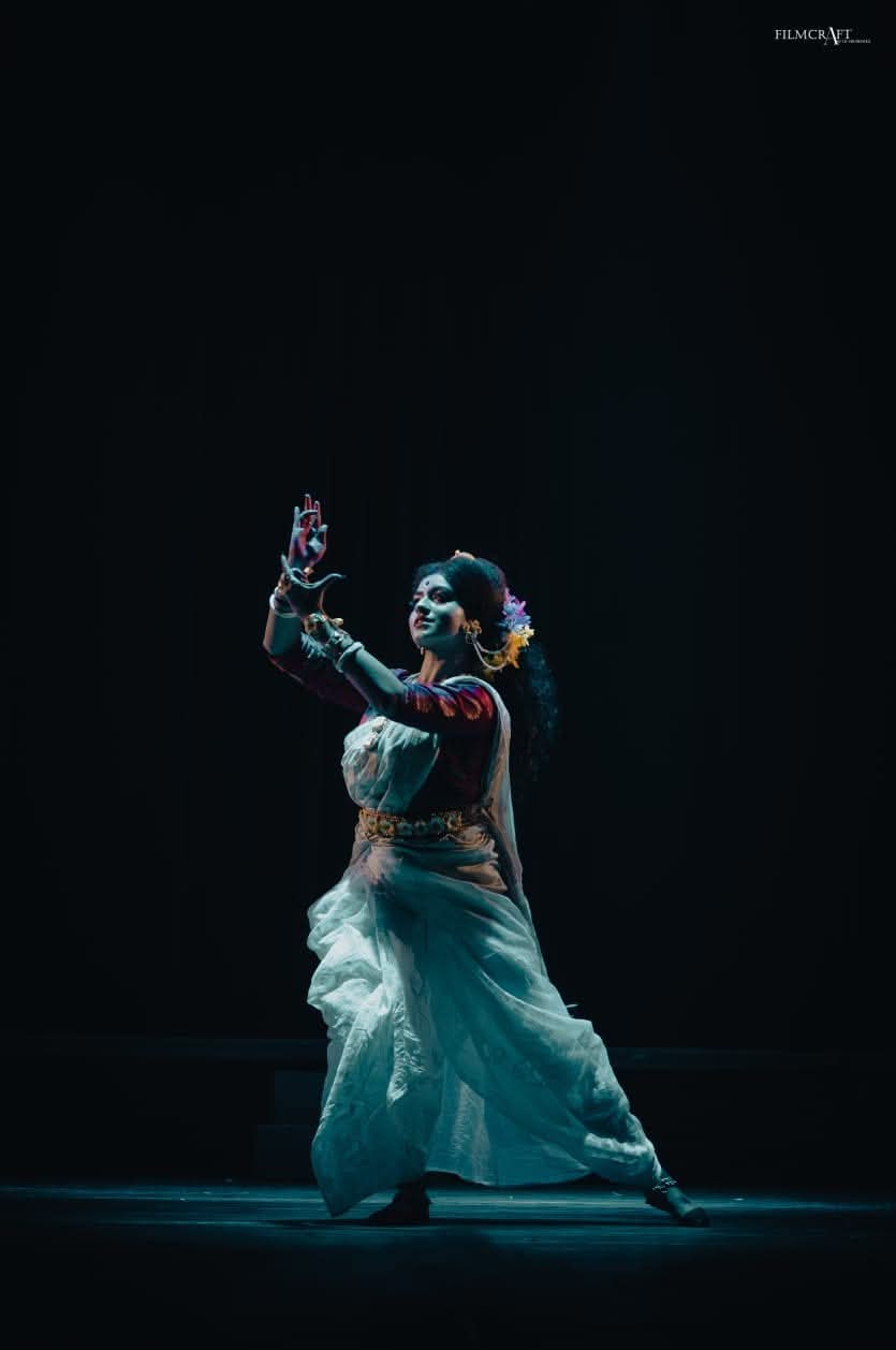 Dipshi Dixit in performance
